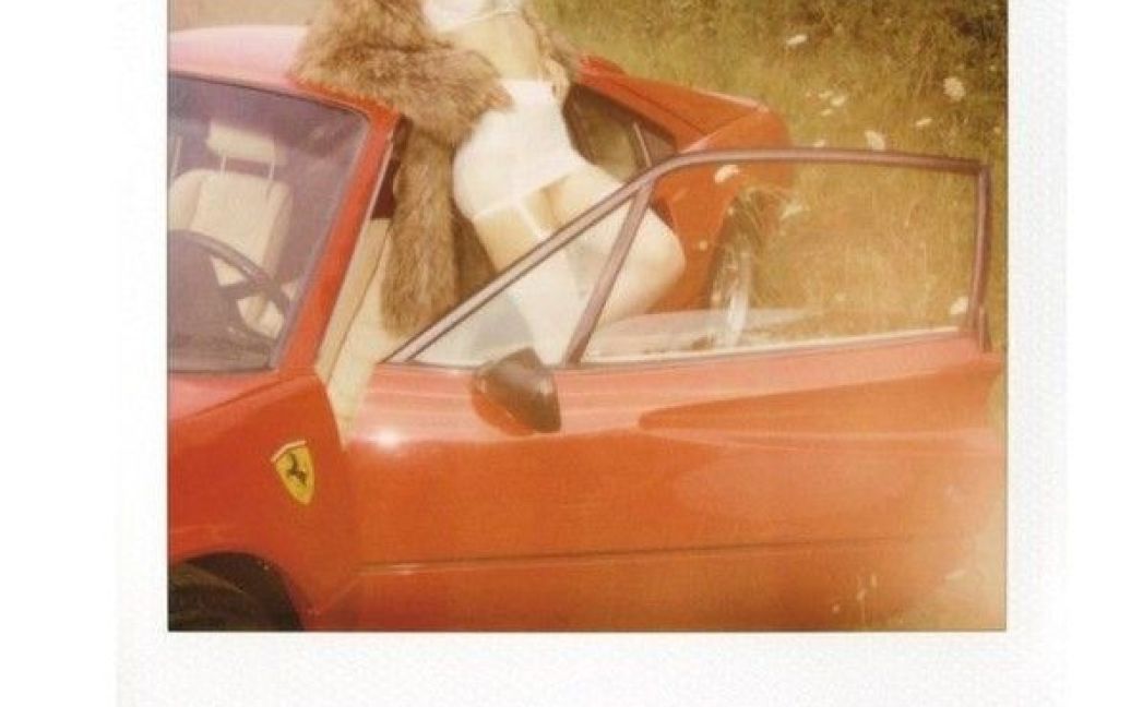 Карола Ремер осідлала вінтажний Ferrari / © 