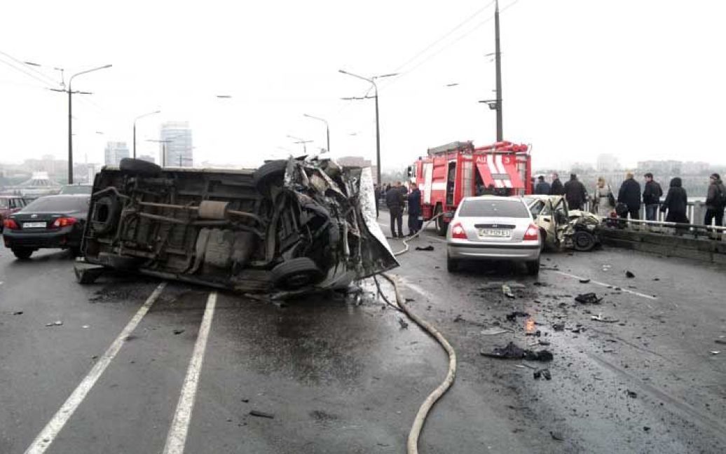 19 жовтня на Центральному мосту міста Дніпропетровськ сталося масштабне ДТП / © ДАІ Дніпропетровської області