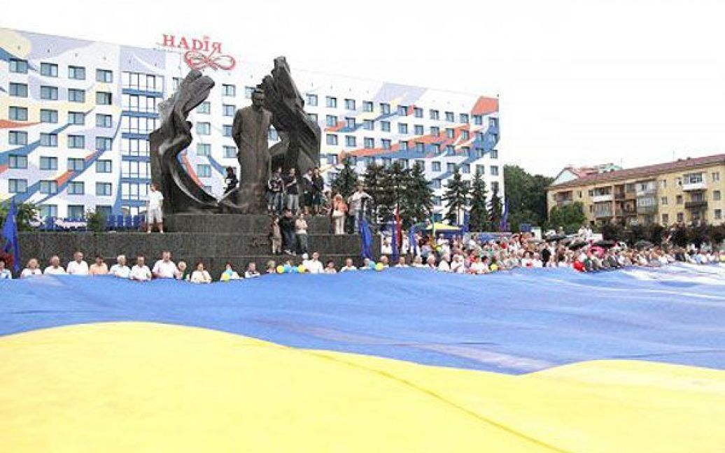 Акція відбулася на площі перед пам&#039;ятником Івана Франка. / © УНІАН