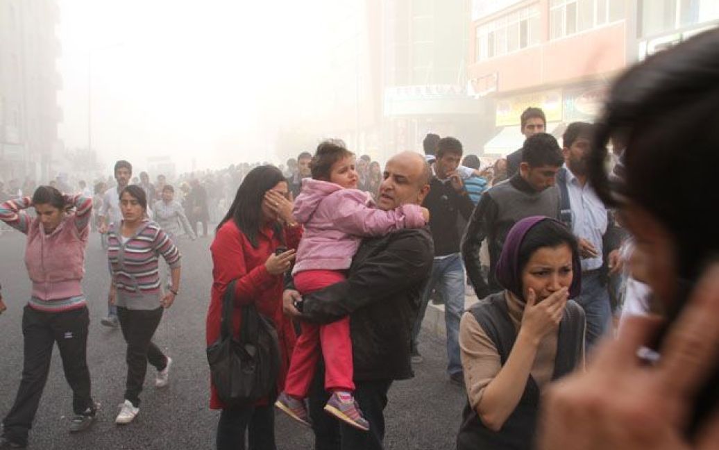 В Туреччині стався потужний землетрус, в результаті якого загинули сотні людей. / © haber7.com