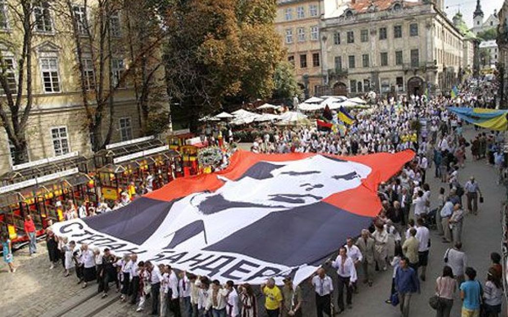 3000 людей зібралося у Львові на марш Бандери / © УНІАН
