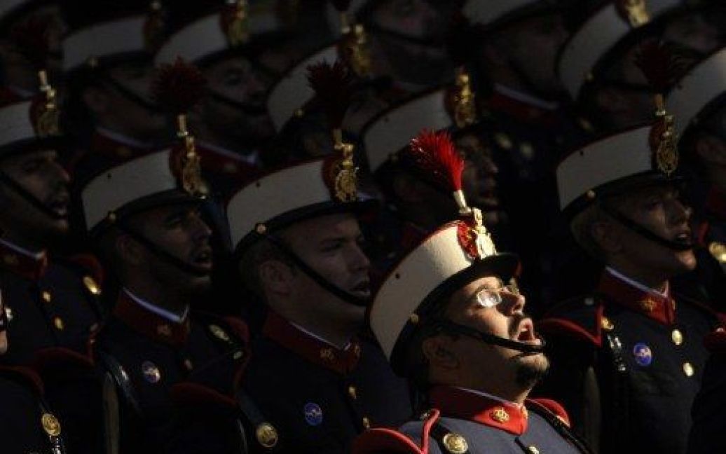 На честь національного свята в Мадриді провели масштабний військовий парад, який відвідали члени королівської родини. / © AFP