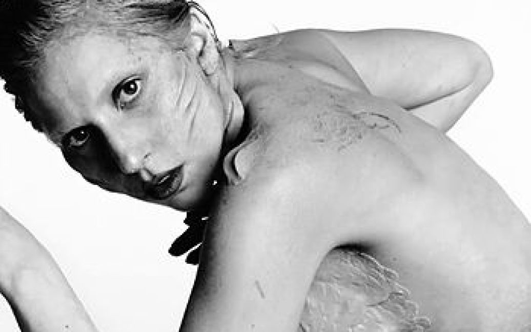Епатажна співачка Lady Gaga постала у вигляді русалки для зйомок нового фешн-роліка. / © 