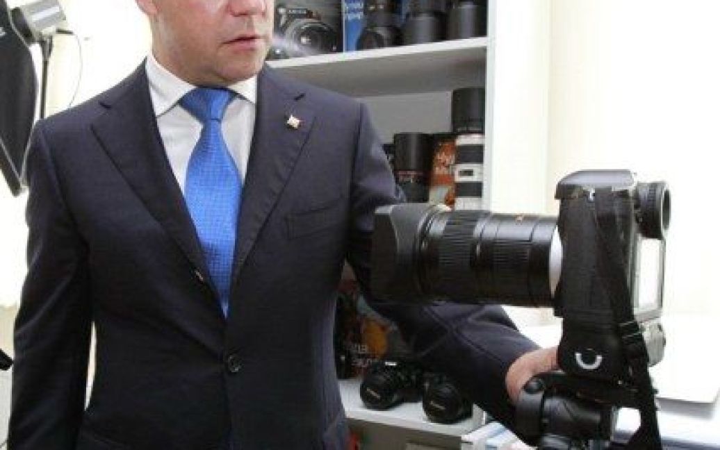 Президент Росії Дмитро Мєдвєдєв у День знань провів урок державної символіки та розповів про своє захоплення фотографією для кадетів в Ставрополі. / © AFP