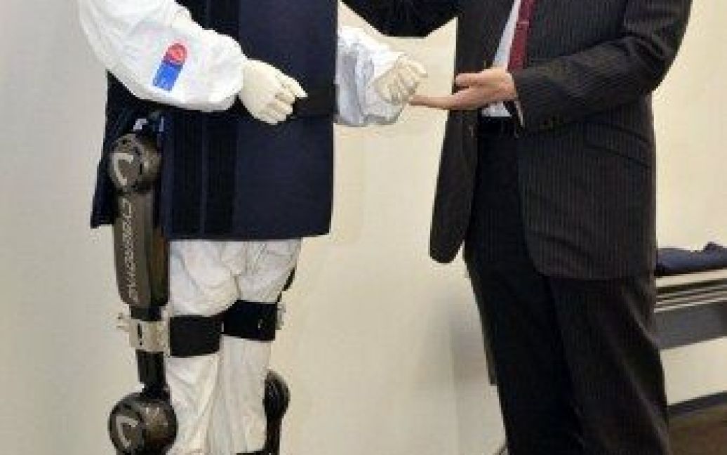 В Японії представили новий екзоскелет, який захищатиме власника від радіації. / © AFP