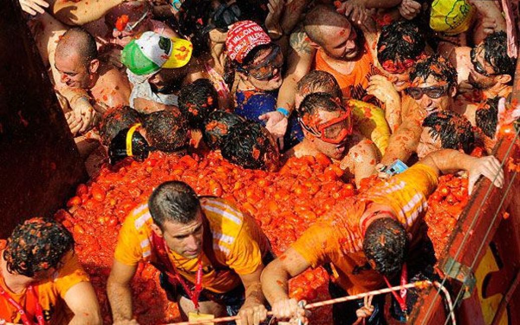 В іспанському місті Буньоль провели щорічне яскраве помідорне свято &mdash; фестиваль "Томатіна". / © Getty Images/Fotobank