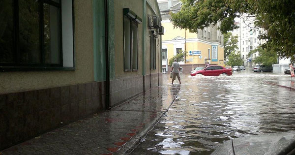 На кримьске місто Керч обрушилися дві потужні зливи з градом, а над Керченською протокою пронісся смерч. / © kerch.fm