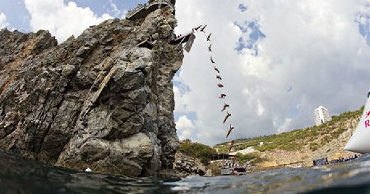В Ялті вперше провели фінал престижної світової серії Red Bull Cliff Diving 2011. / © RedBullContentpool
