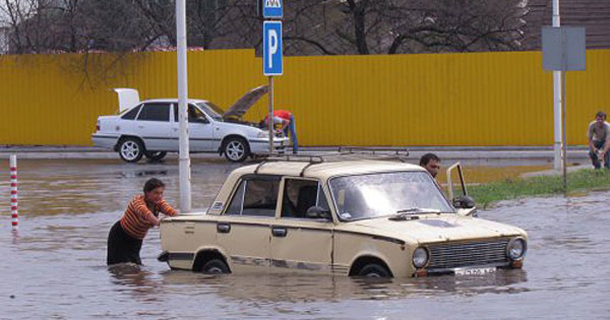 Маріуполь потерпає від сильних злив та повені