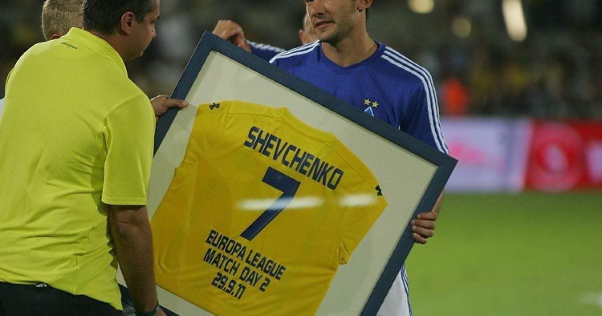 Шевченко отримав подарунок на день народження / © fcdynamo.kiev.ua