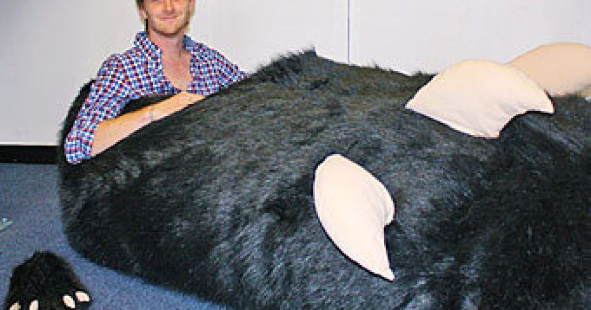 Британцеві помилково надіслали двометровий тапок