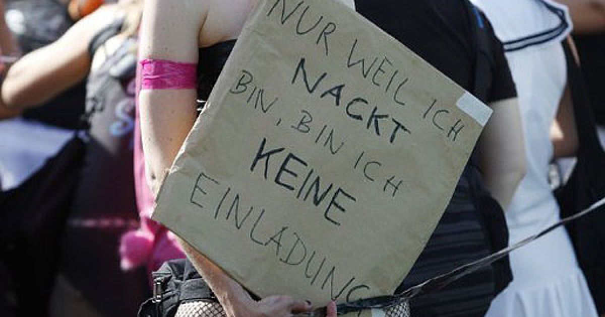 В Берліні (Німеччина) провели акцію протесту "Марш повій" ("Slutwalk"), під час якої десятки оголених жінок виступили проти сексуального насильства. / © AFP