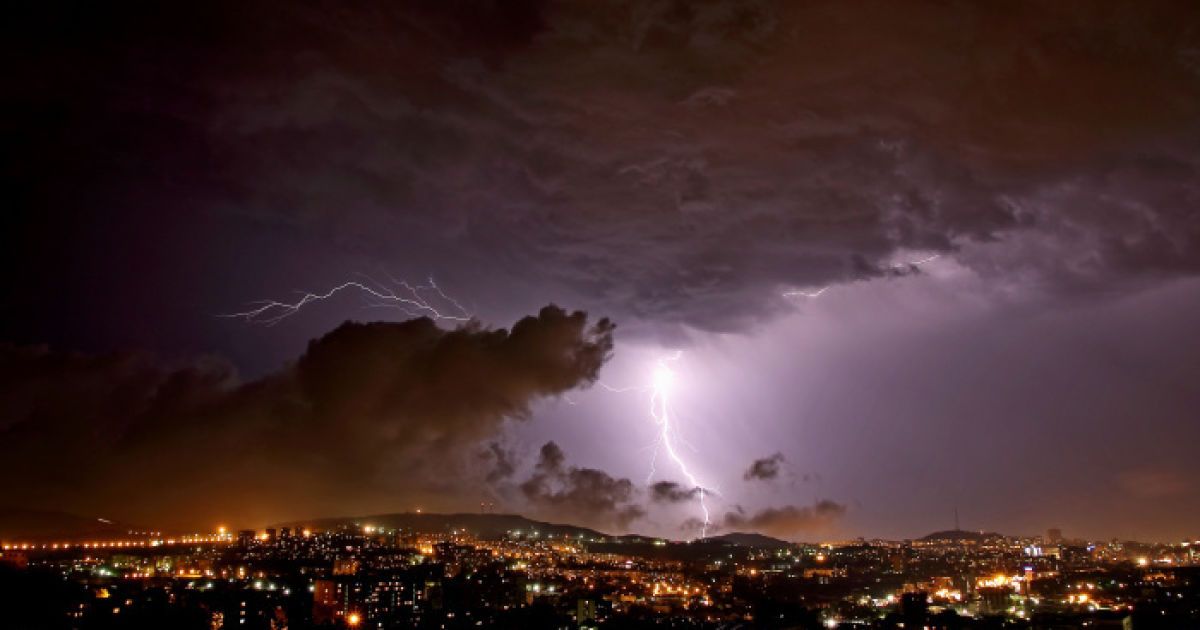 Потужний ураган обрушився на острів Русскій біля Владивостока