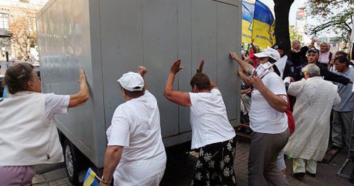 Акція на підтримку екс-прем&#039;єр-міністра України Юлії Тимошенко біля будівлі Печерського райсуду в Києві / © УНІАН