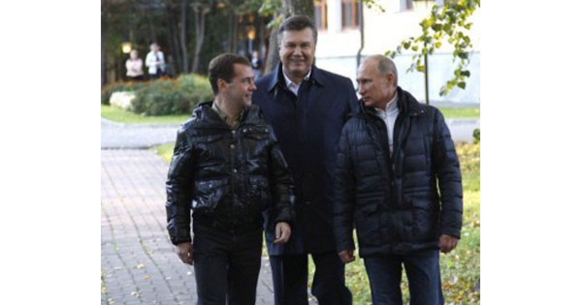 До президента РФ Дмитра Мєдвєдєва і прем&#039;єра Володимира Путіна приєднався президент України Віктор Янукович. / © AFP