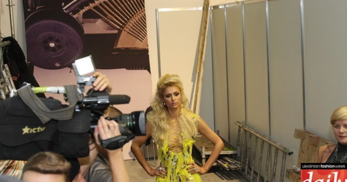 Періс Хілтон дефілювала у Андре Тана
