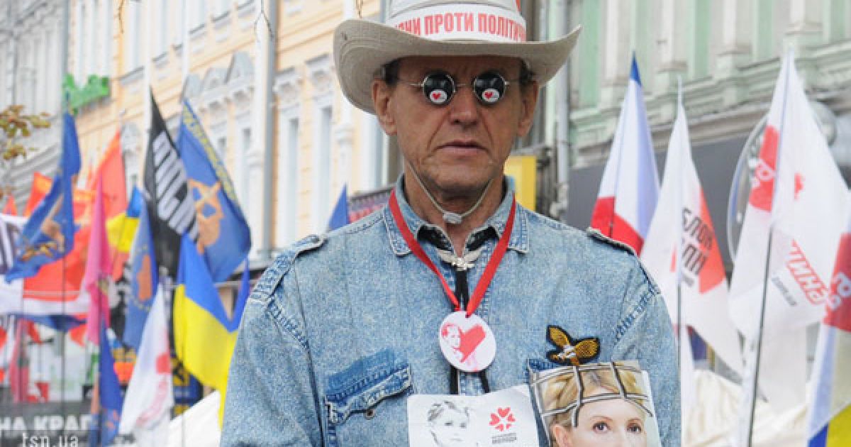 Акція на підтримку екс-прем&#039;єр-міністра України Юлії Тимошенко біля будівлі Печерського райсуду в Києві