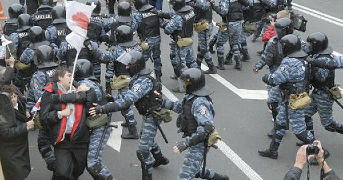 Сутички з "Беркутом" біля Печерського суду_12 / © УНІАН