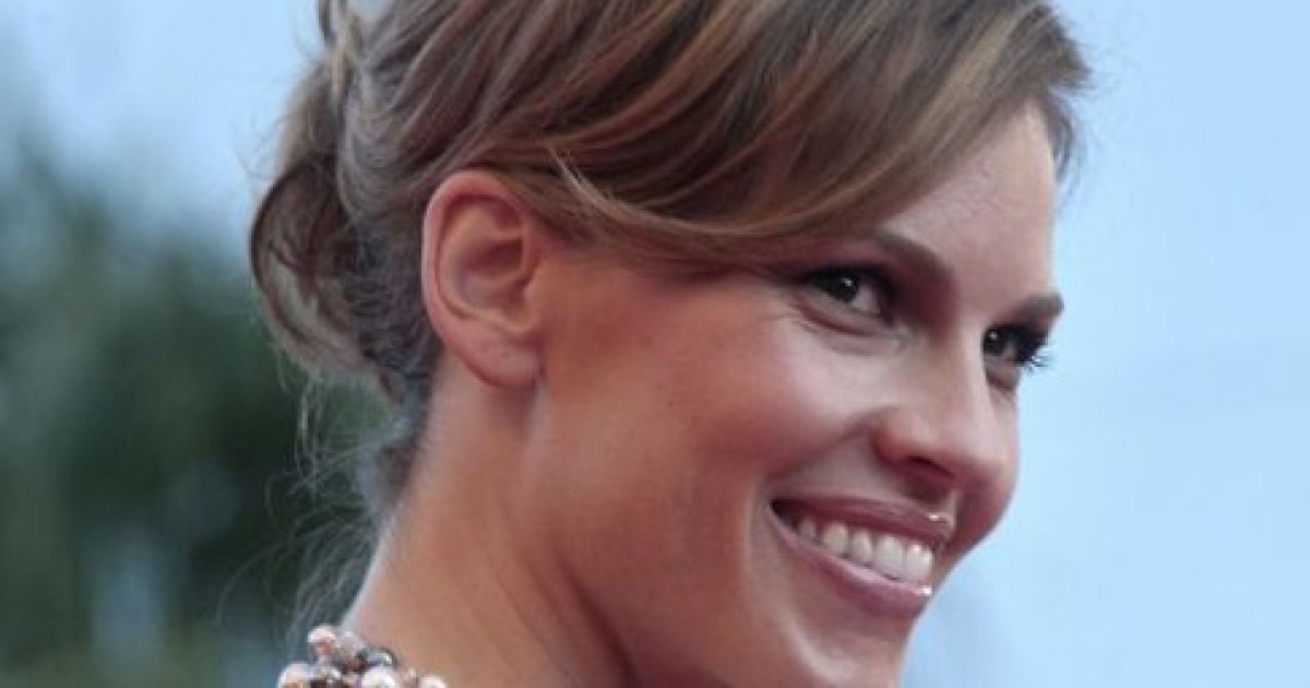 Гіларі Свонк. Ілюстрація