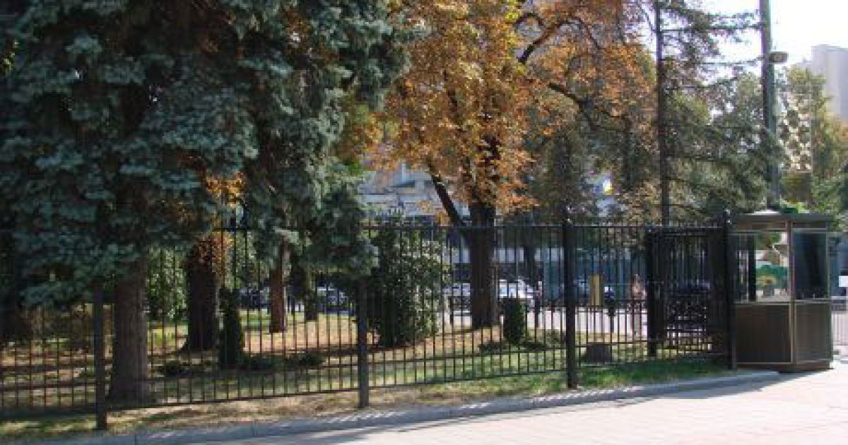 Після бійки між воїнами-афганцями та "Беркутом" під стінами Верховної ради під парламентом ліквідували місце для акцій протесту. / © Українська правда