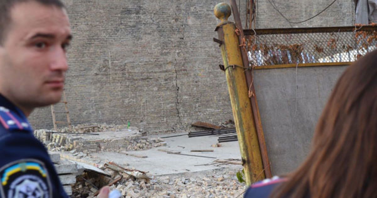 На дах будинку в центрі Києва впав будівельний кран / © Київські новини