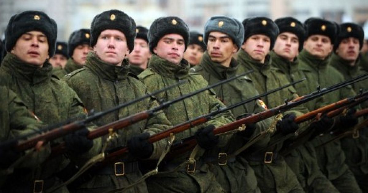 В Москві відбулась перша репетиція військового параду, який пройде 7 листопада на Красній площі. / © AFP