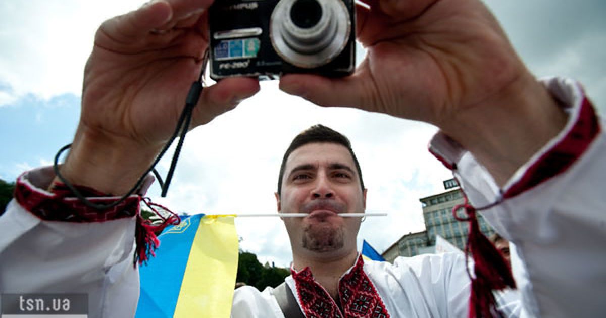 На Європейській площі в Києві з нагоди 20-річчя Незалежності України відбувся парад вишиванок.