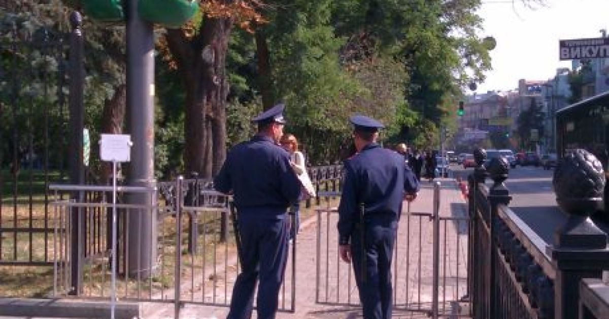 Після бійки між воїнами-афганцями та "Беркутом" під стінами Верховної ради під парламентом ліквідували місце для акцій протесту. / © Українська правда