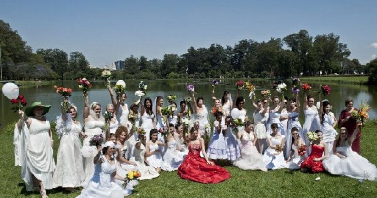В бразильському місті Сан-Паулу провели парад наречених / © AFP