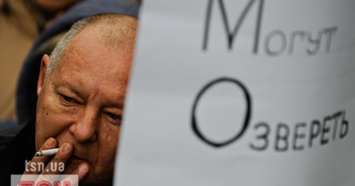 Близько 700 представників чорнобильських організацій провели акцію протесту під стінами Кабміну.