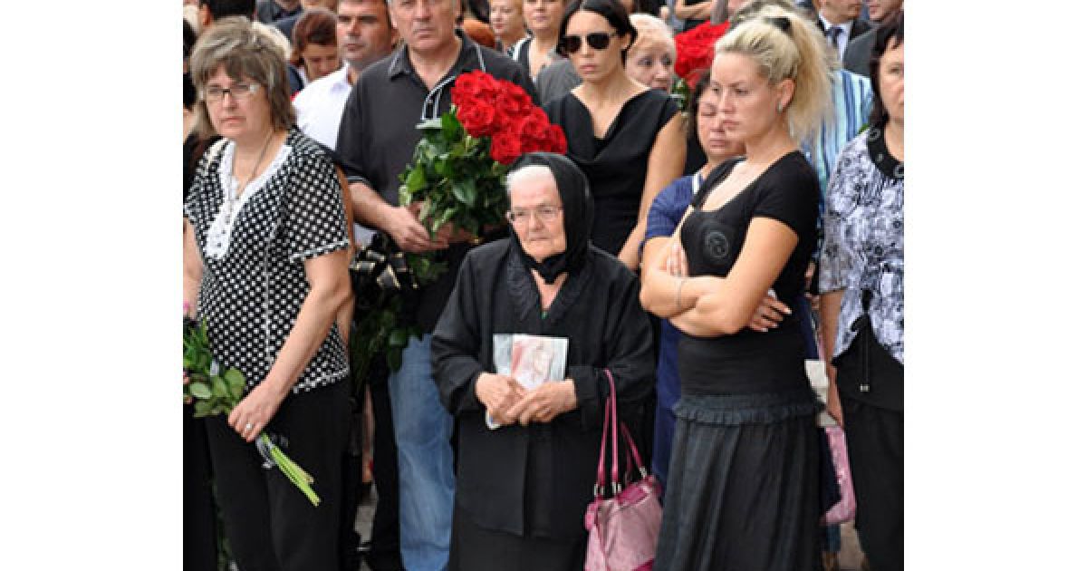 В Макіївці, в будівлі Театру юного глядача, відбулася громадянська панахида по прем&#039;єр-міністру Криму Василю Джарти / © ostro.org