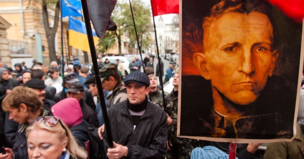 Більше сотні людей виступили за встановлення пам&rsquo;ятника гетьману Мазепі на площі Слави в Києві.