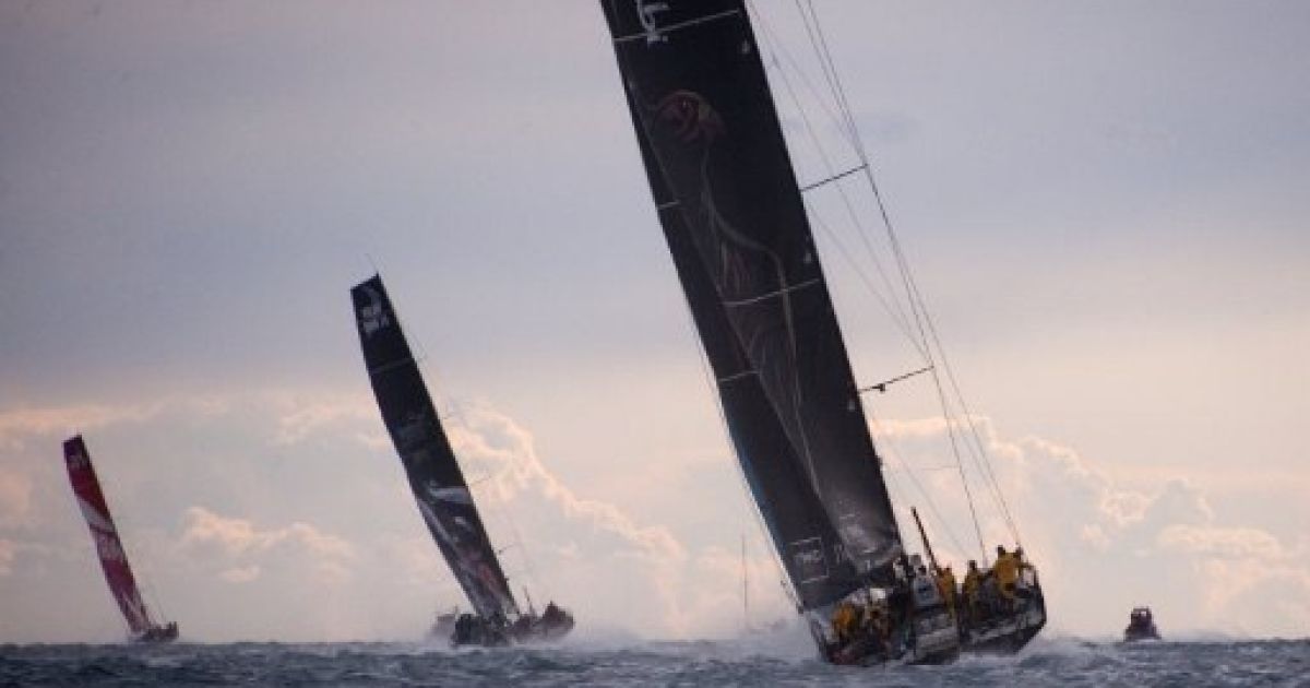Іспанія, Аліканте. Команда "Abu Dhabi Ocean Racing" стартує у регаті "Volvo Ocean Race" на узбережжі Аліканте. У змаганнях беруть участь шість найшвидших яхт світу, які здійснити складну і небезпечну подорож океаном. / © AFP