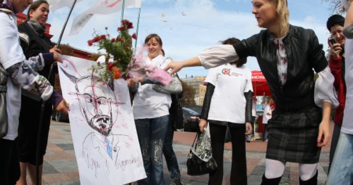 Студенти в Києві провели акцію "Поціль у Табачника - врятуй освіту і науку України!" / © УНІАН