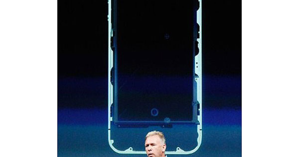 Компанія Apple на прес-конференції в Купертіно представила новий смартфон iPhone 4S / © AFP