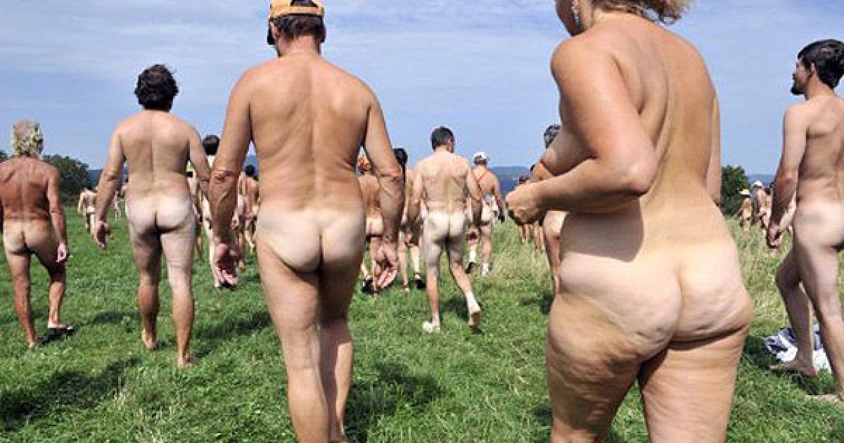 У Франції десятки людей взяли участь в оголеній акції протесту проти будівництва спіттєспалювального заводу / © AFP