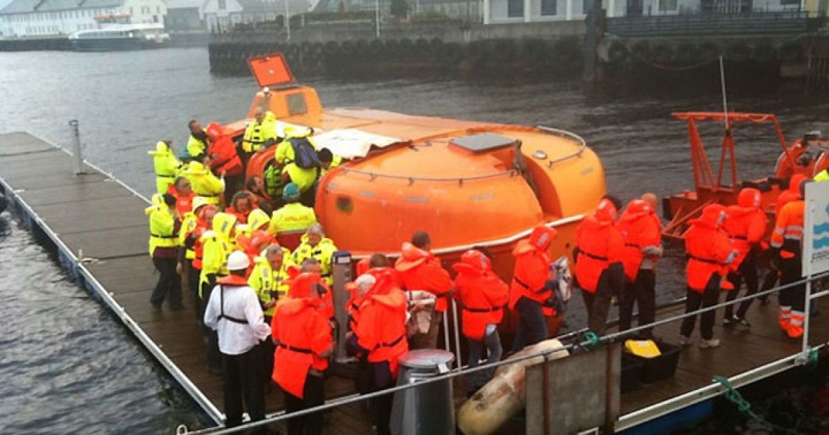 Під час пожежі на норвезькому поромі Nordlys близько двох десятків людей отримали опіки та отруїлися продуктами горіння, дві людини загинули. / © NRK