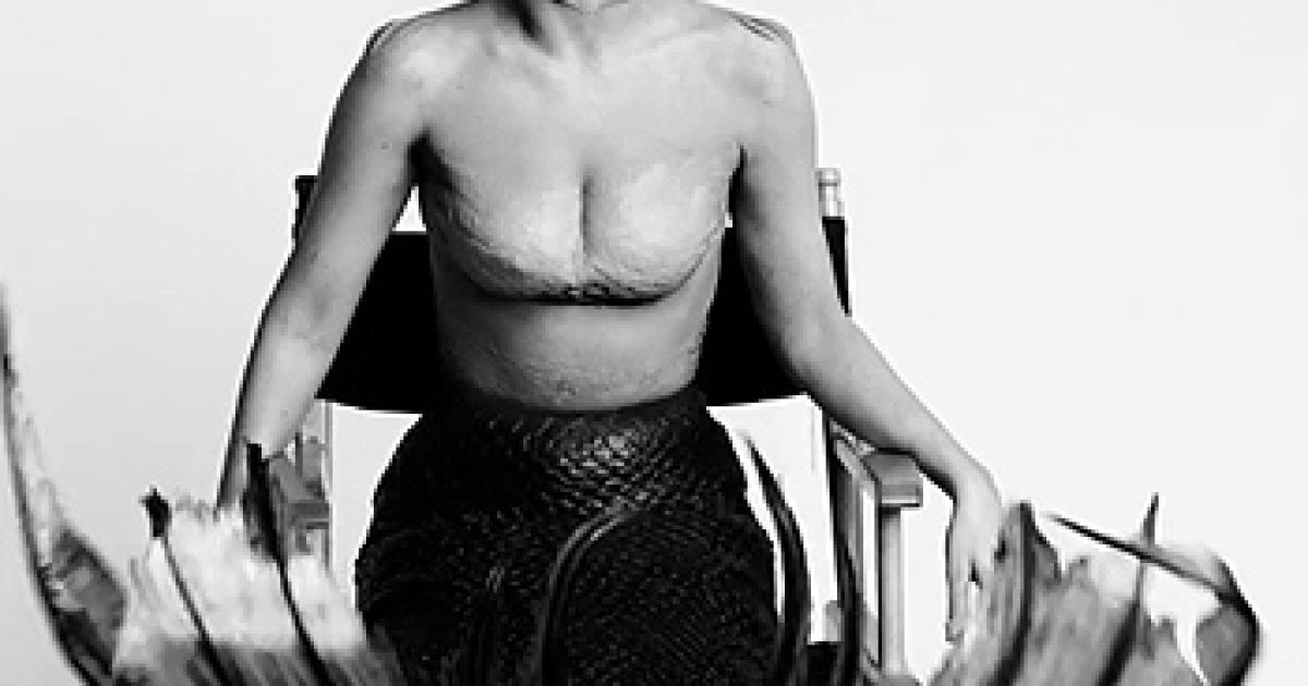 Епатажна співачка Lady Gaga постала у вигляді русалки для зйомок нового фешн-роліка.