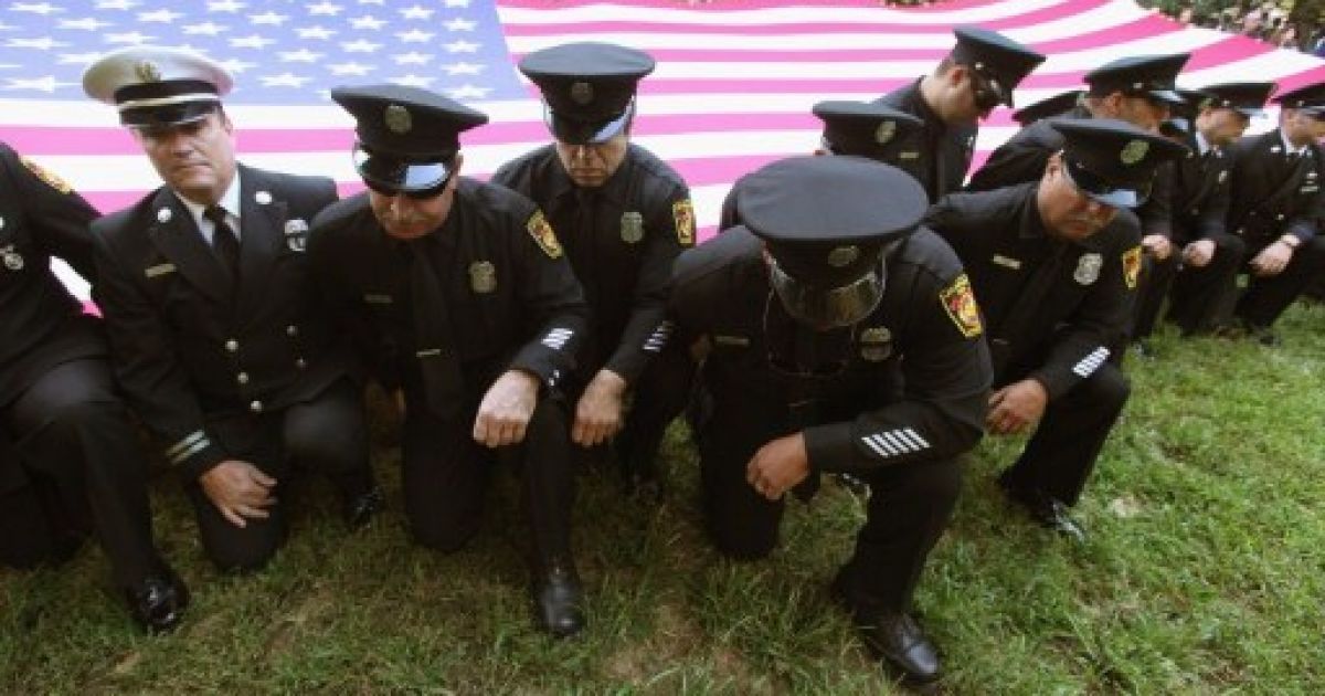 У США пройшли меморіальні церемонії, присвячені 10-й річниці терактів 9/11 у Нью-Йорку, Вашингтоні та Пенсільванії. / © AFP