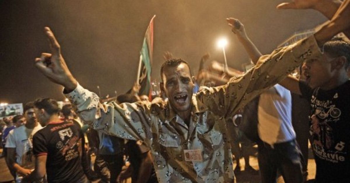 Наступ лівійських повстанців на Тріполі: захоплено більшу частину лівійської столиці, центральну площу міста і державне телебачення. / © AFP