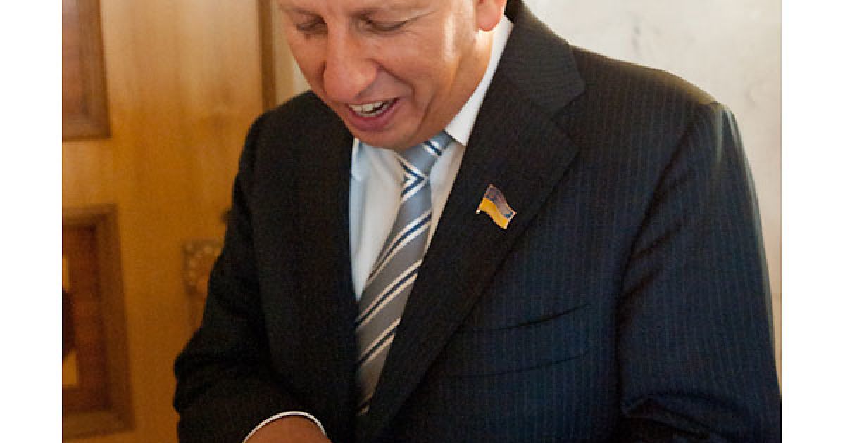 Народні обранці повернулись з літніх канікул і відкрили 9-ту сесію Верховної ради України шостого скликання.