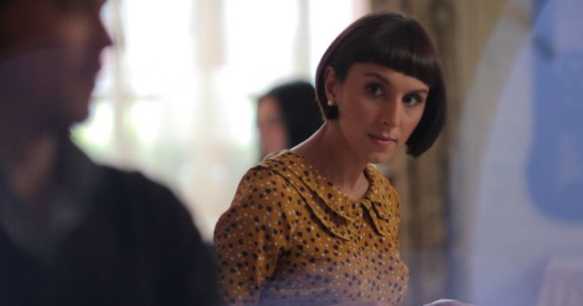 В основу сюжету лягла романтична історія, яка нагадує фільм Софії Копполи "Труднощі перекладу". / © jamalamusic.com