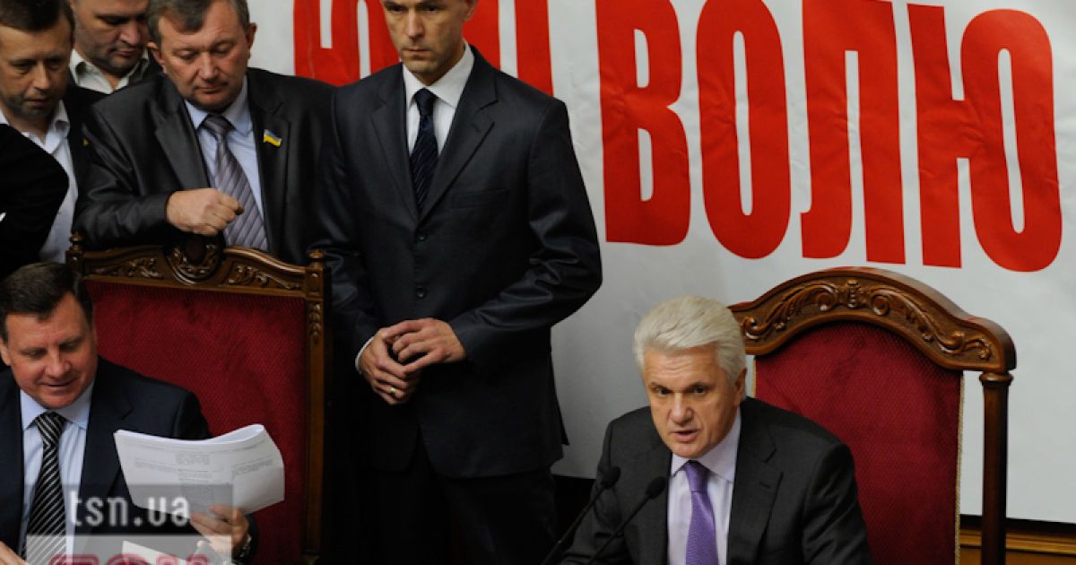 Після перерви спікер Ради Володимир Литвин оголосив про зняття з розгляду законопроекту.