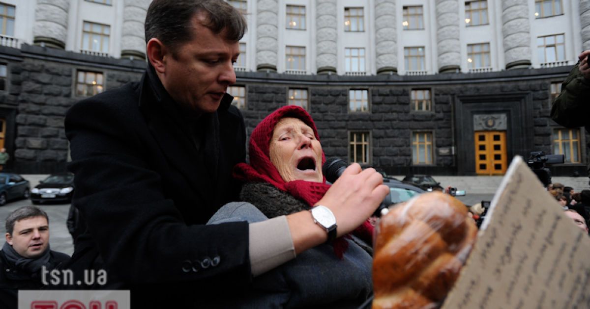 Близько 700 представників чорнобильських організацій провели акцію протесту під стінами Кабміну.