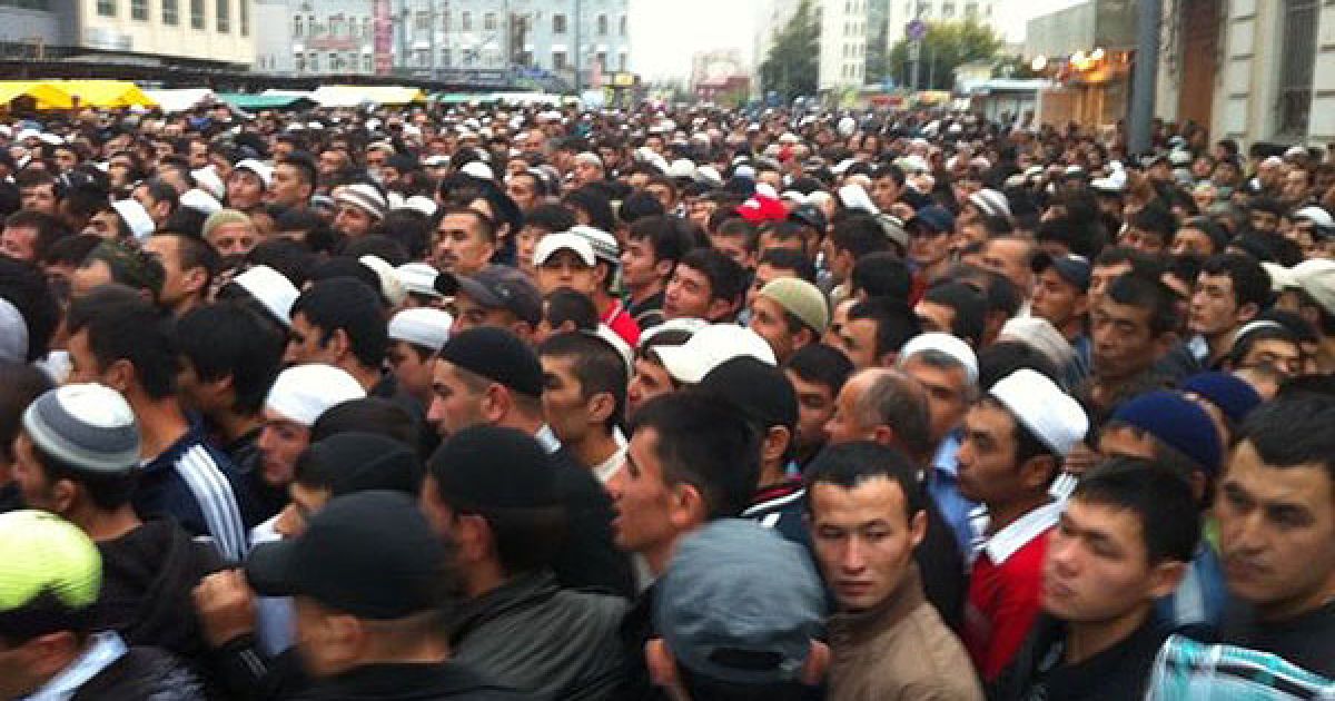 На свято Ураза-Байрам в Москві зібрались більше 50 тисяч мусульман / © Эхо Москвы