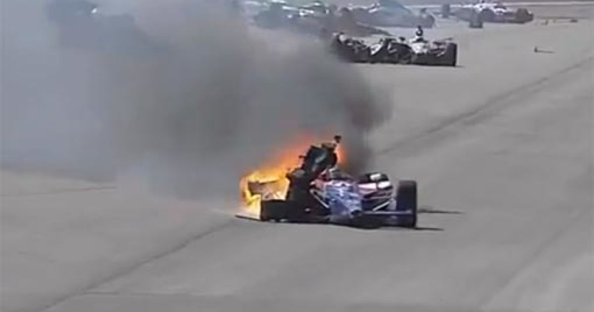Болід Велдона загорівся після масової аварії