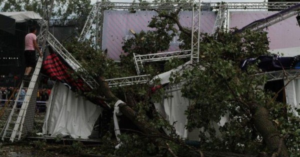 Через потужний ураган, який пронісся над музичним фестивалем Pukkelpop в Бельгії, п&rsquo;ятеро людей загинули, близько 40 отримали поранення. / © AFP