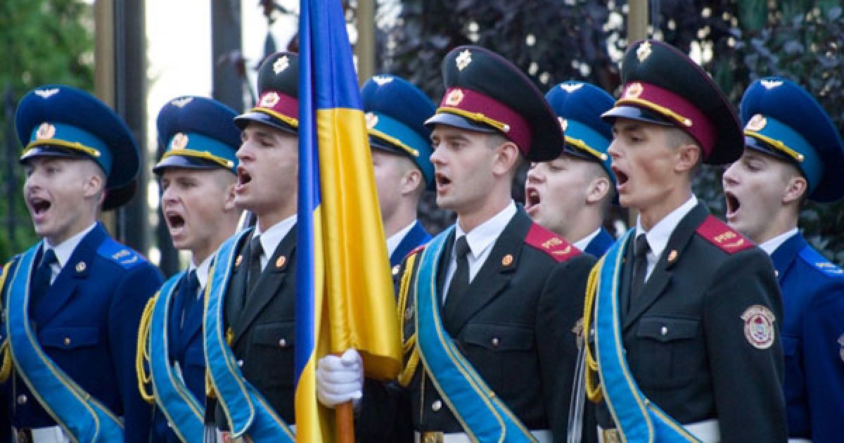 У Києві президент Віктор Янукович взяв участь в урочистій церемонії підняття Державного Прапора України.