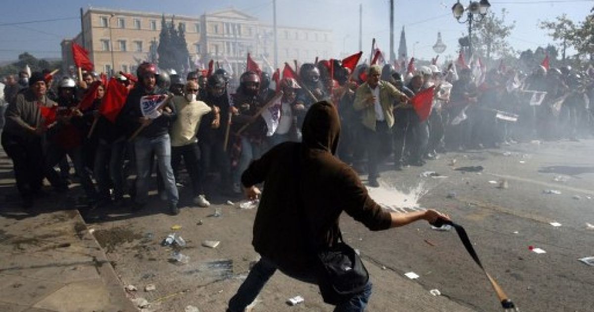 В Афінах сплахнули сутички між владою і мітингувальниками / © AFP