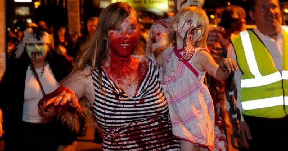 США, Лас-Вегас. Учасники "Маршу зомбі" приєднались до руху "Окупуй Лас-Вегас" у Лас-Вегасі, штат Невада. Демонстранти протестують проти жадібності, корупції у банківській сфері.